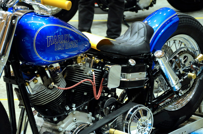 青いカスタムハーレー